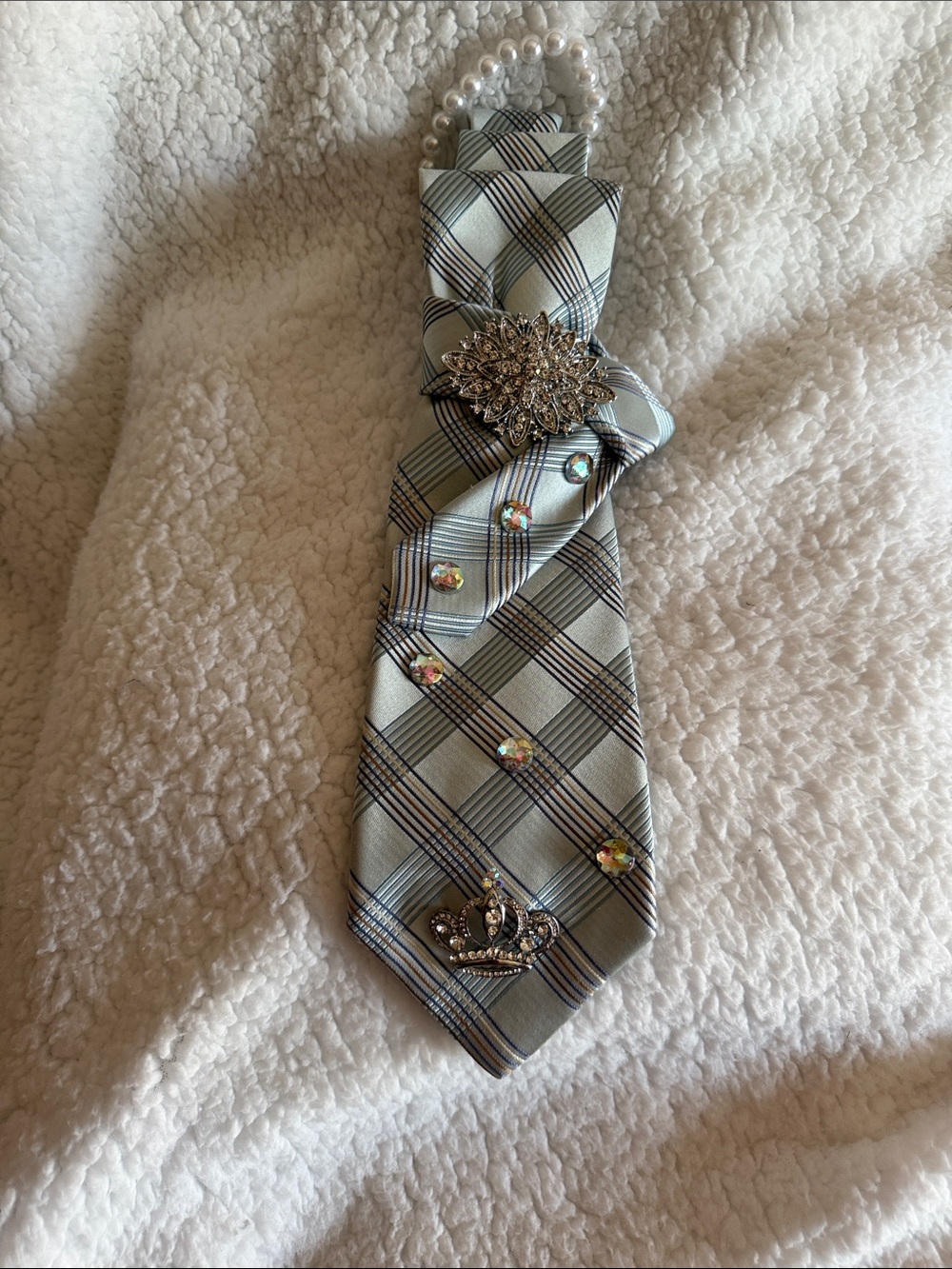 Pearl & Crystal Embellished Plaid Necklace - Silver Tone